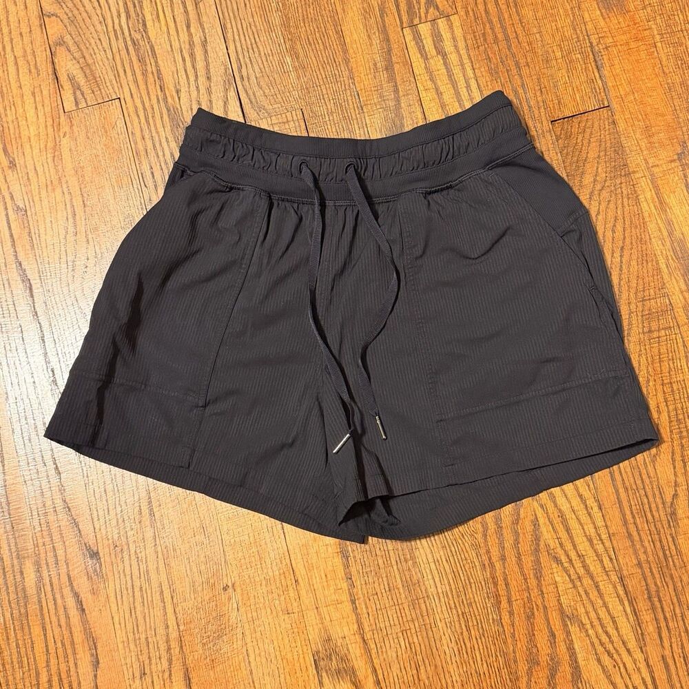 Lululemon Dance Studio High Rise Short Women 6 Black 3.5 Luxstreme Stretch